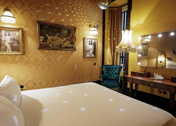 Pensão Amor Madam's Lodge Lisboa