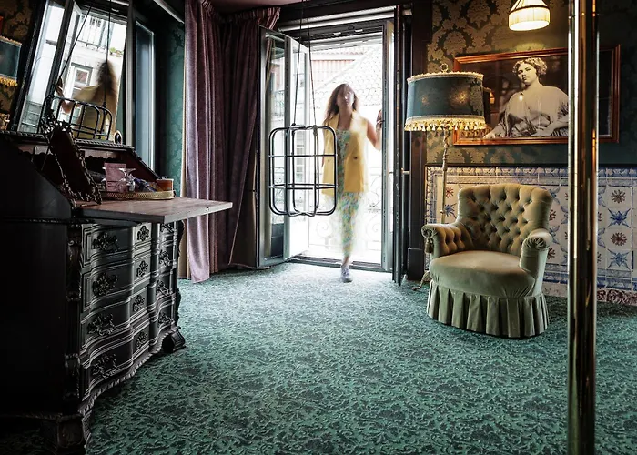 Pensão Amor Madam's Lodge Lisboa